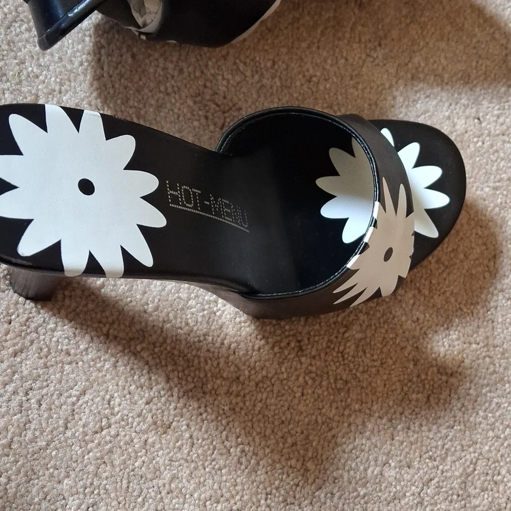 HOT-MENU Black and White Floral Women's Heels - Picture 8 of 9